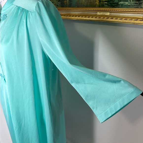 Vintage Robe - Picture 8 of 10